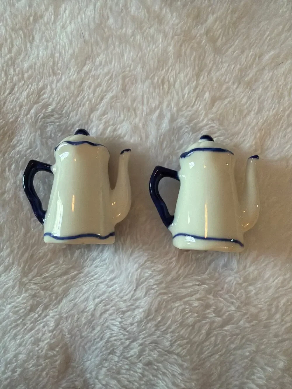 Miniature Ceramic Coffee Pot Salt & Pepper Shakers Blue White Japan Set of 2